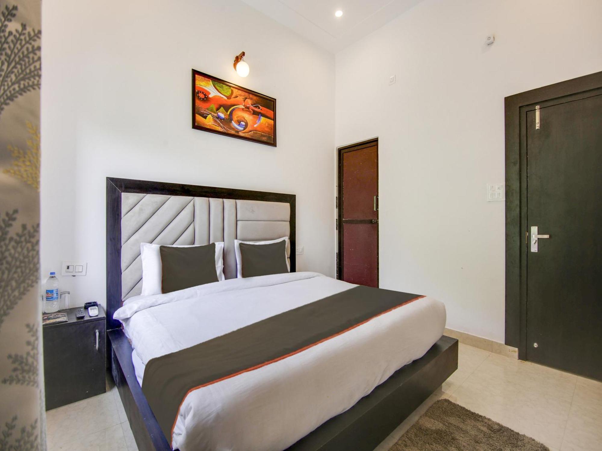 The Nines Hotel & Restro Найнитал Экстерьер фото