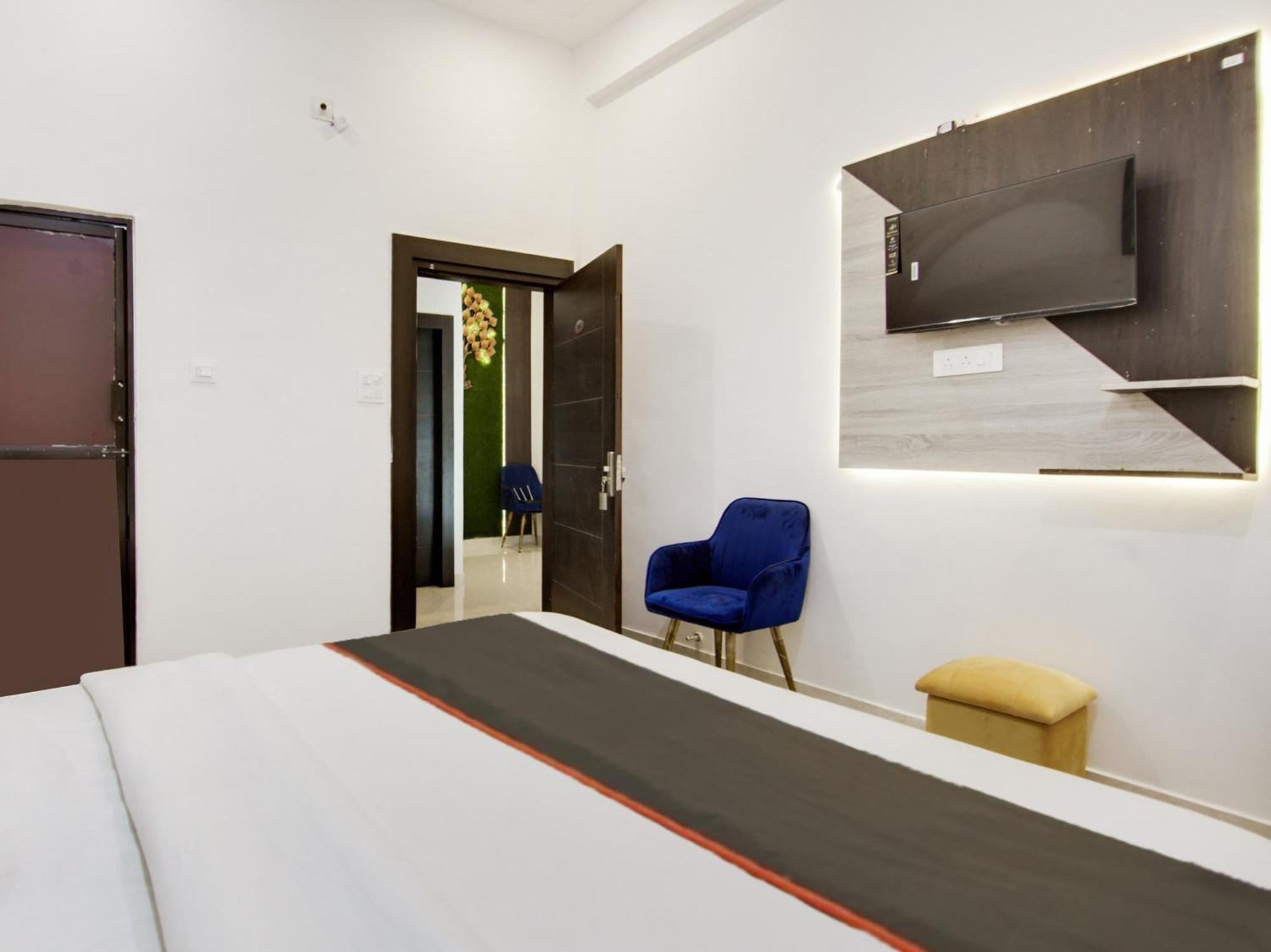 The Nines Hotel & Restro Найнитал Экстерьер фото