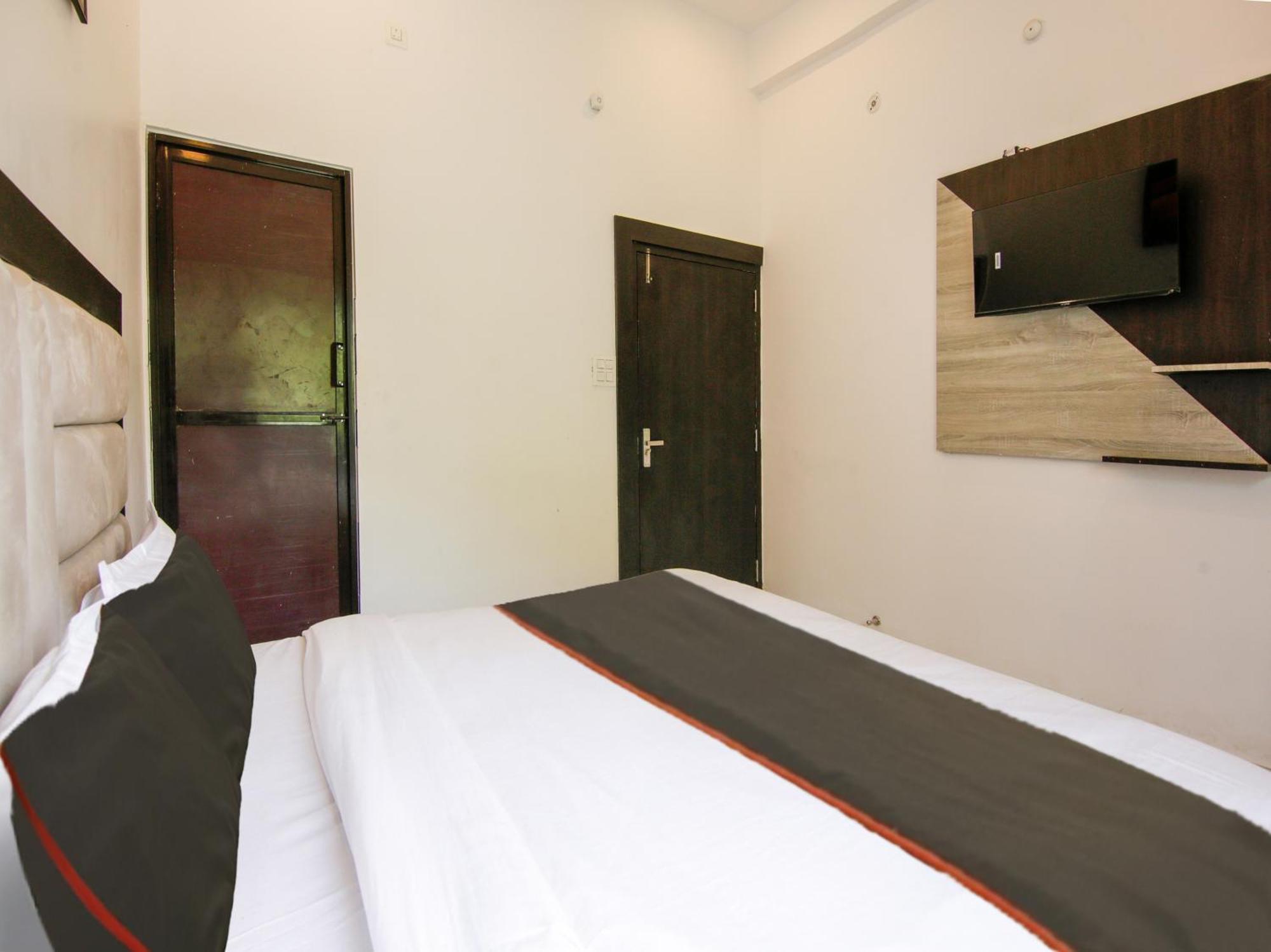 The Nines Hotel & Restro Найнитал Экстерьер фото