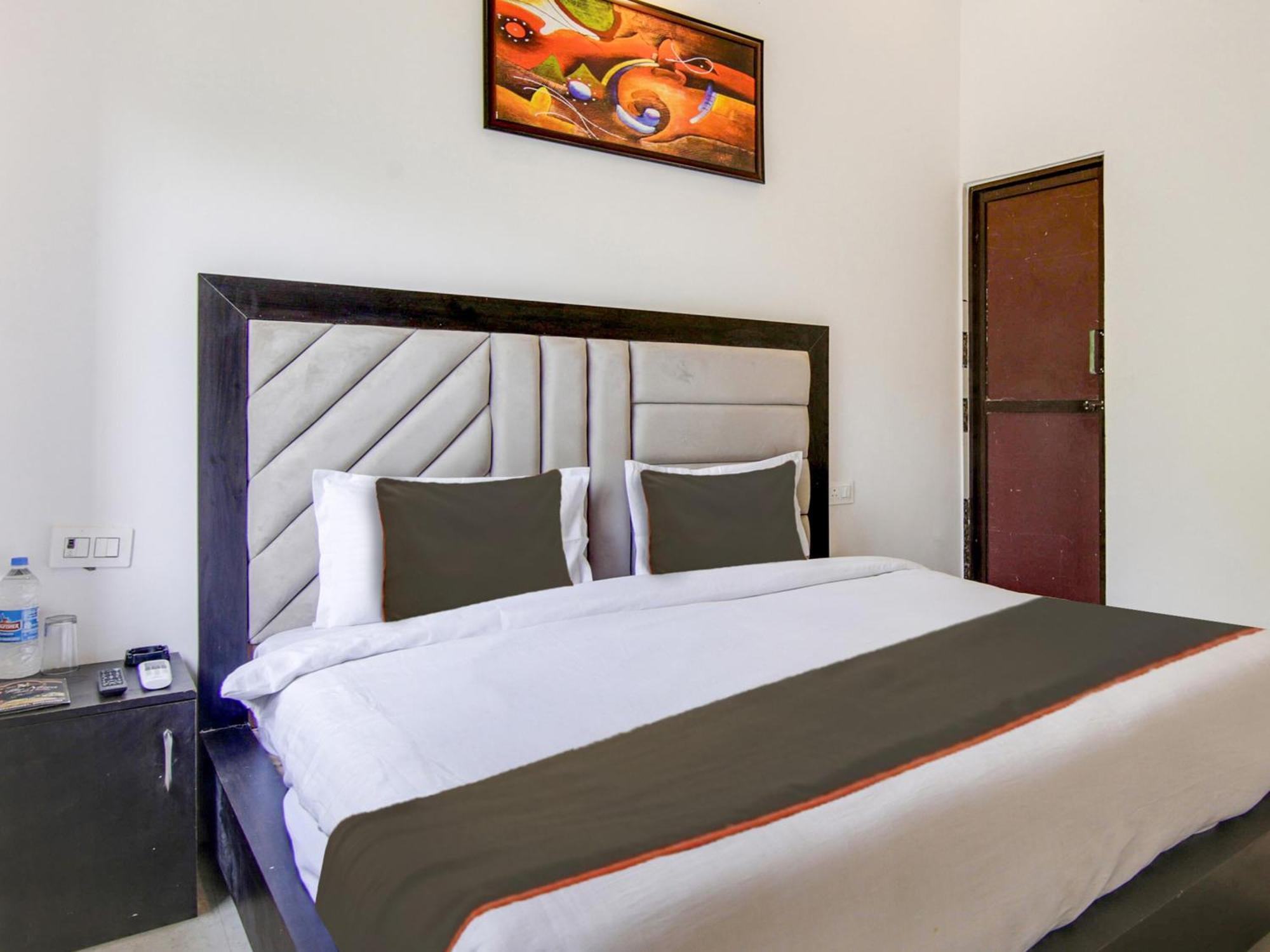 The Nines Hotel & Restro Найнитал Экстерьер фото